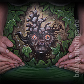 Babybauchbemalung Tannenzapfenkobold
